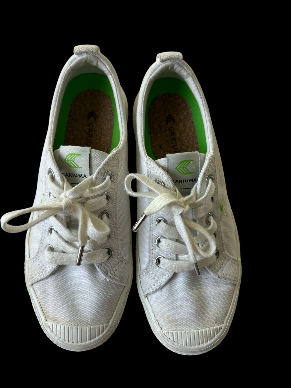 Cariuma women’s White Canvas Sneakers
